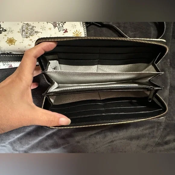 Dooney & Bourke Disney 2020 Holiday Winter Tote and wallet EUC - Picture 6 of 7